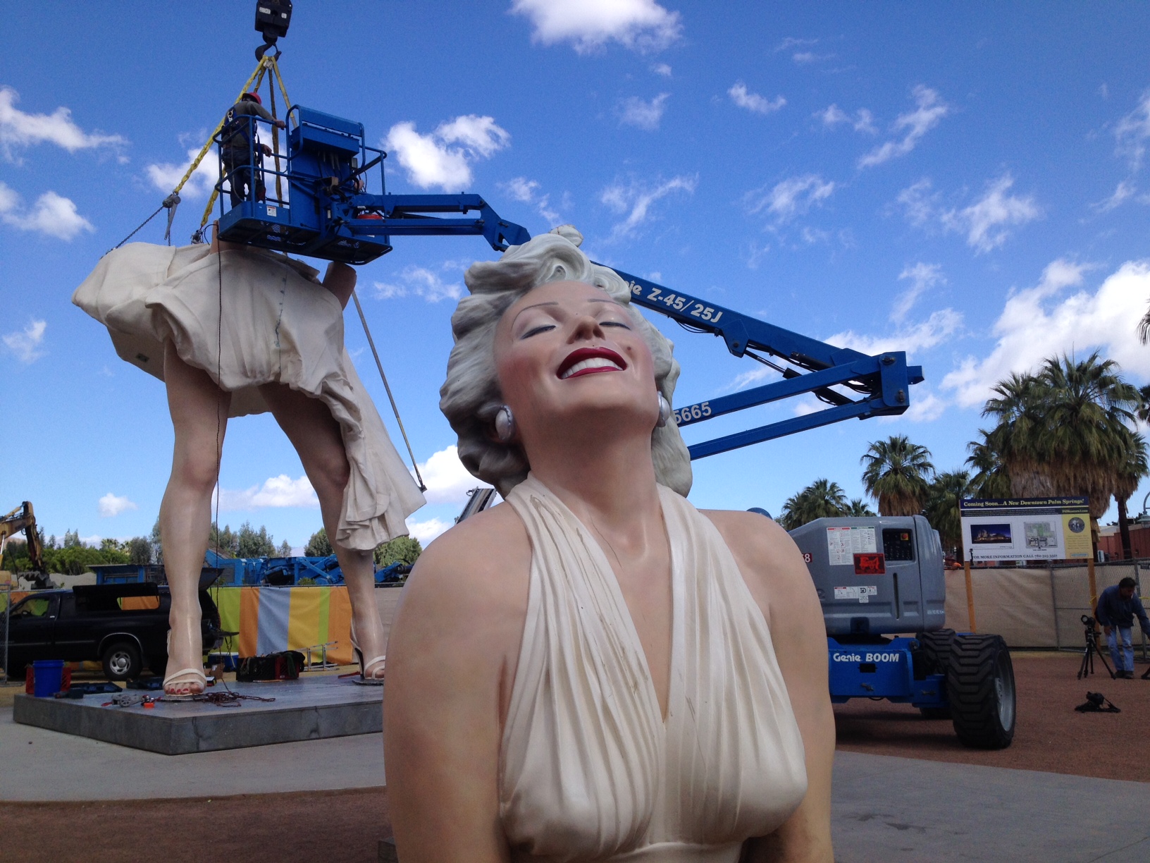 Giant Marilyn Monroe statue stirring controversy in Palm Springs