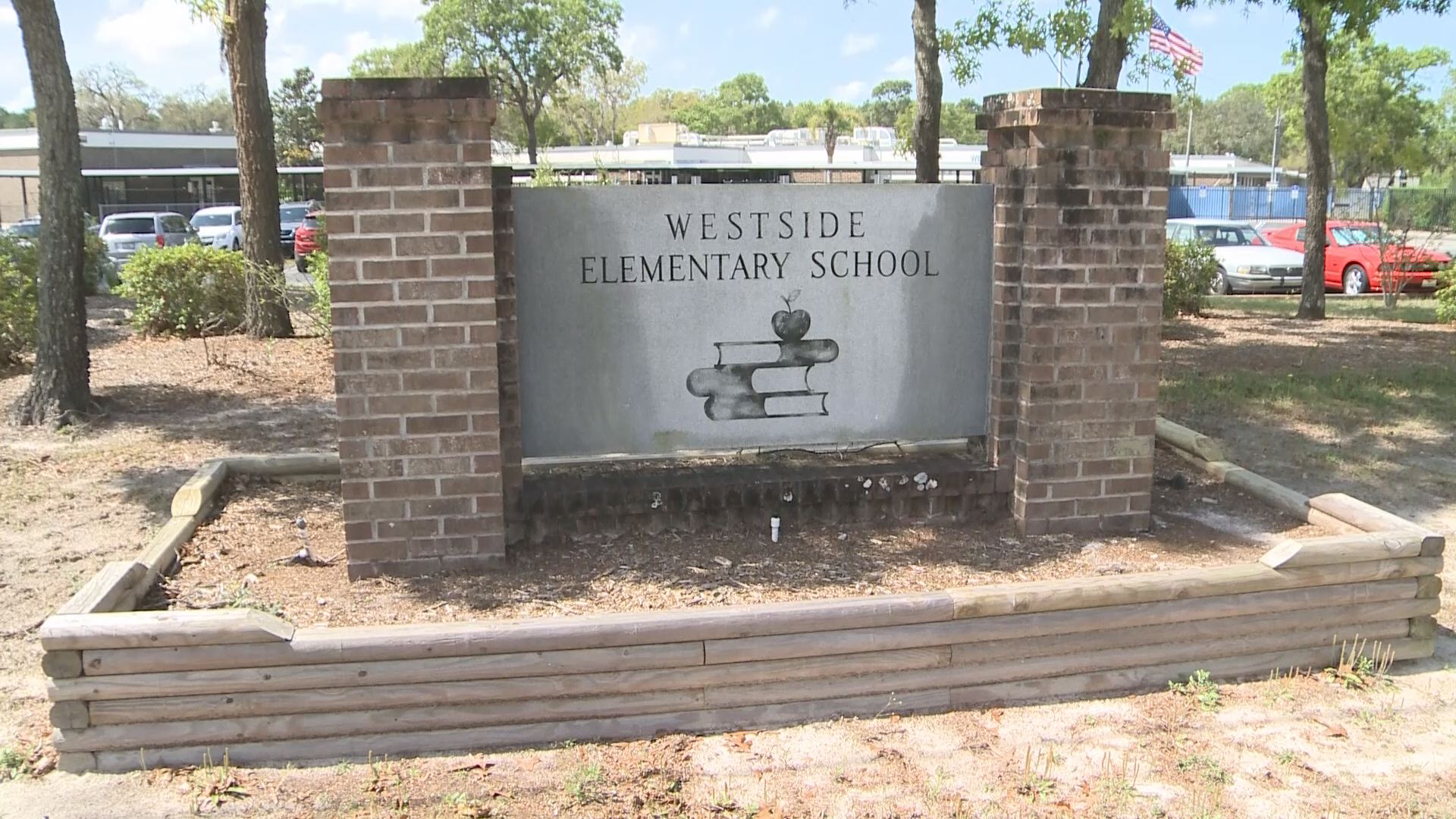 Parents don't want Spring Hill school torn down