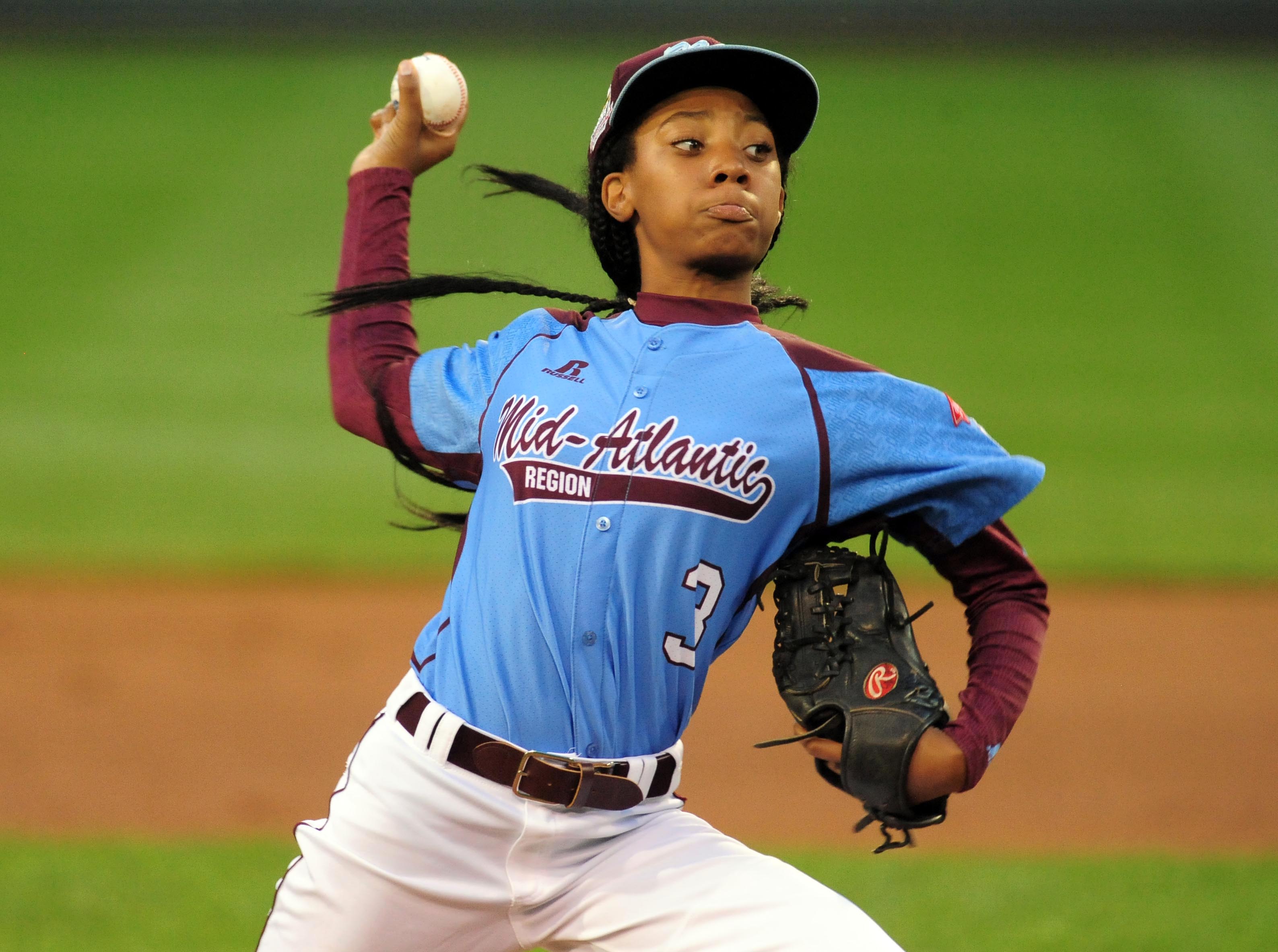 Female pitcher Mo'Ne Davis throws shutout in Little League World Series