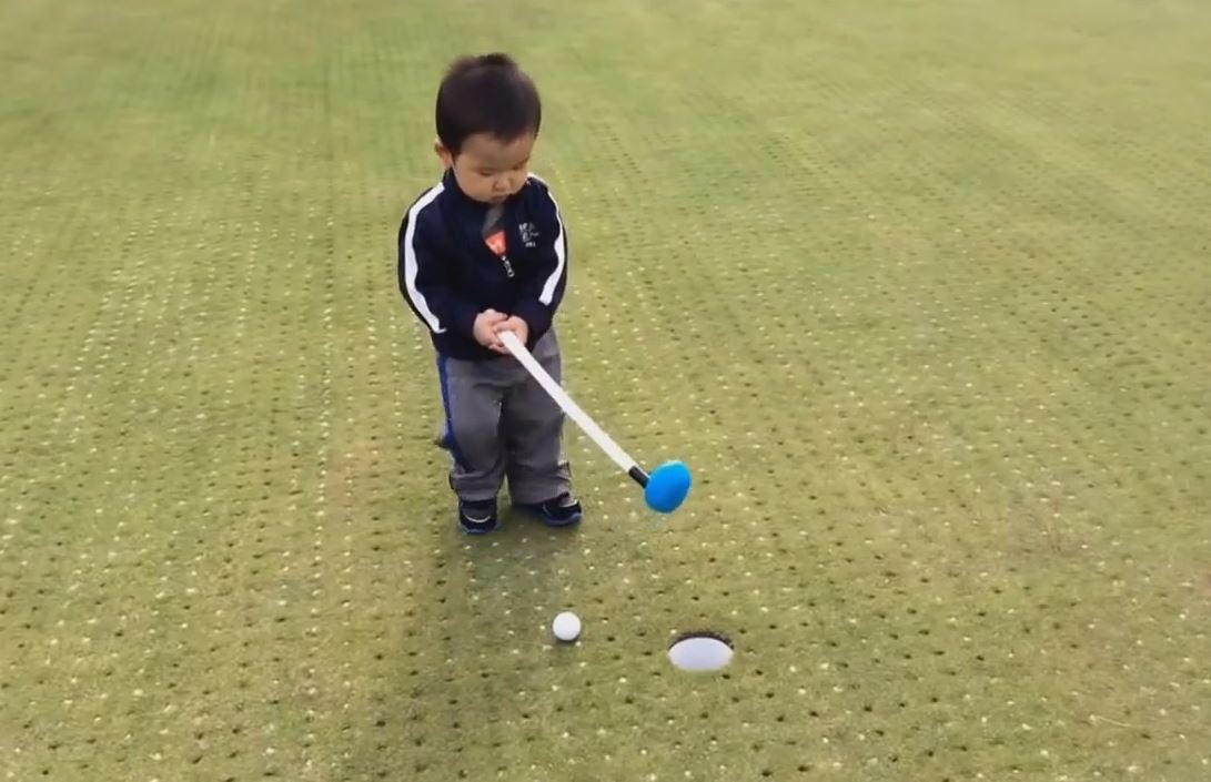 WATCH Little boy throws tantrum after missing putt