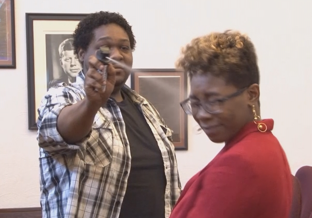 Judge to defendant Jail or endure pepper spray?