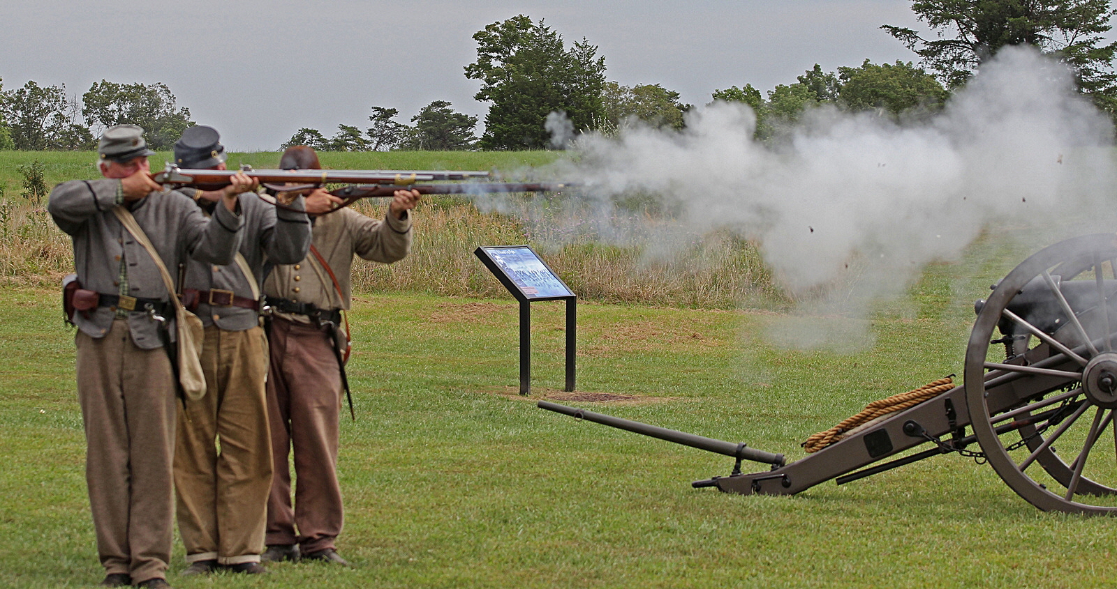 Guard battle streamers still honor Confederacy | wtsp.com