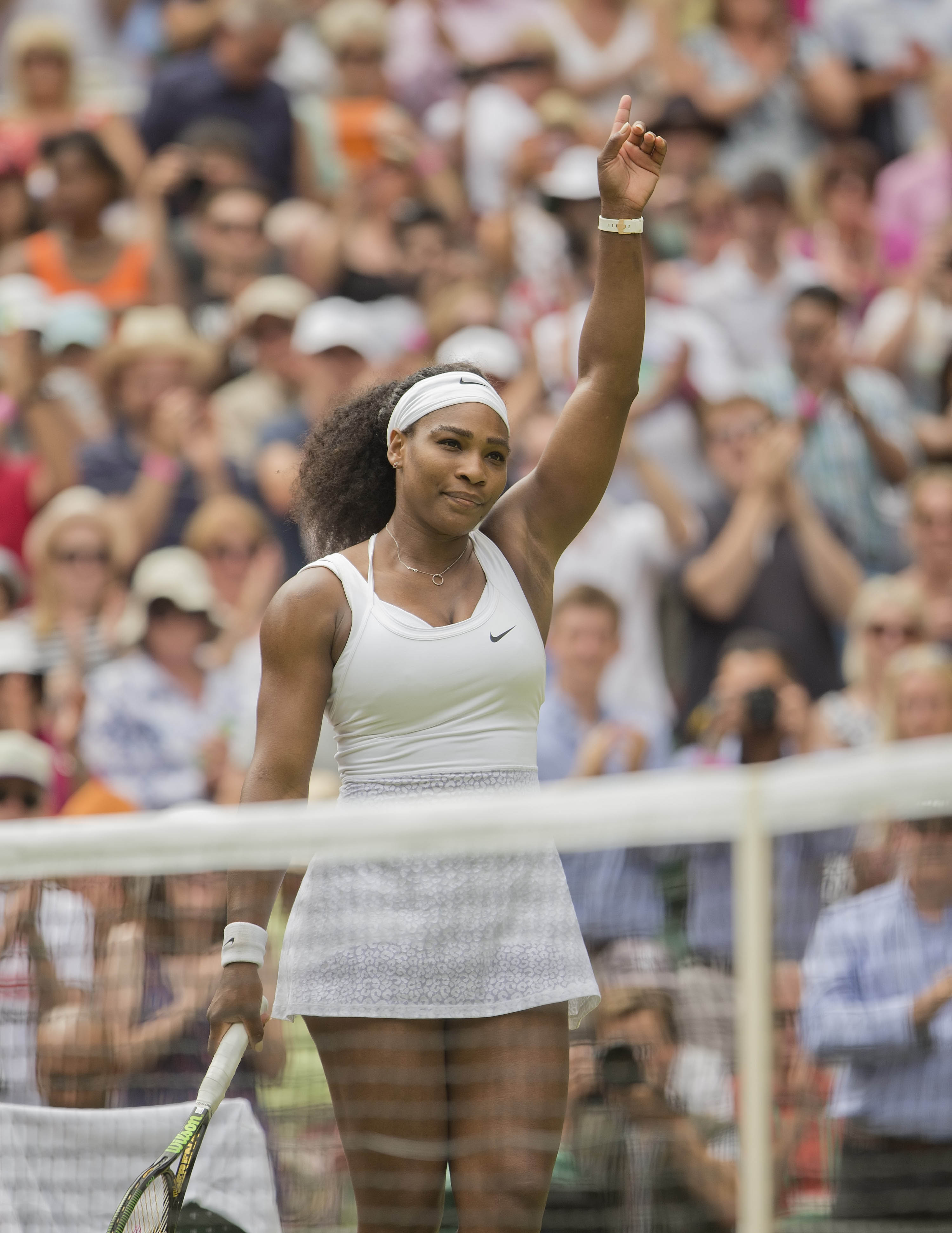 Serena beats Venus in 2 sets at Wimbledon wtsp
