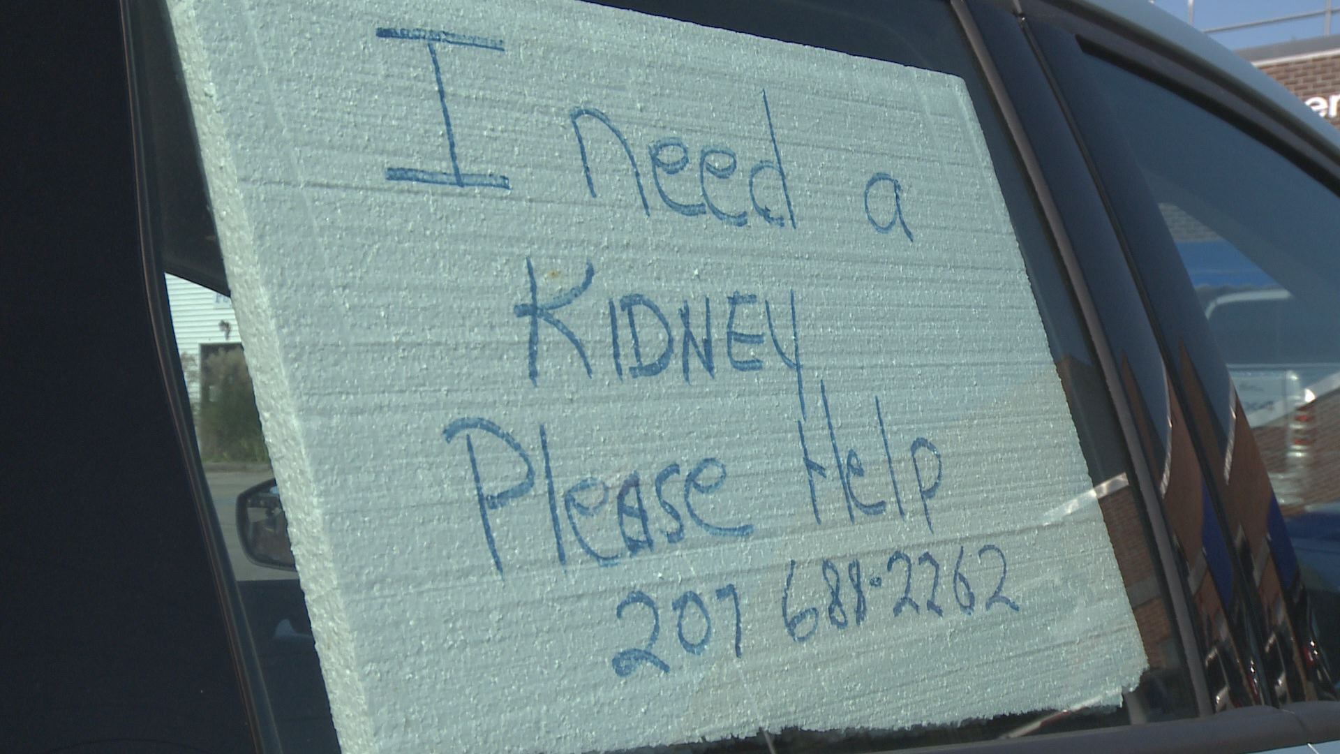 Maine woman posts sign seeking kidney donor