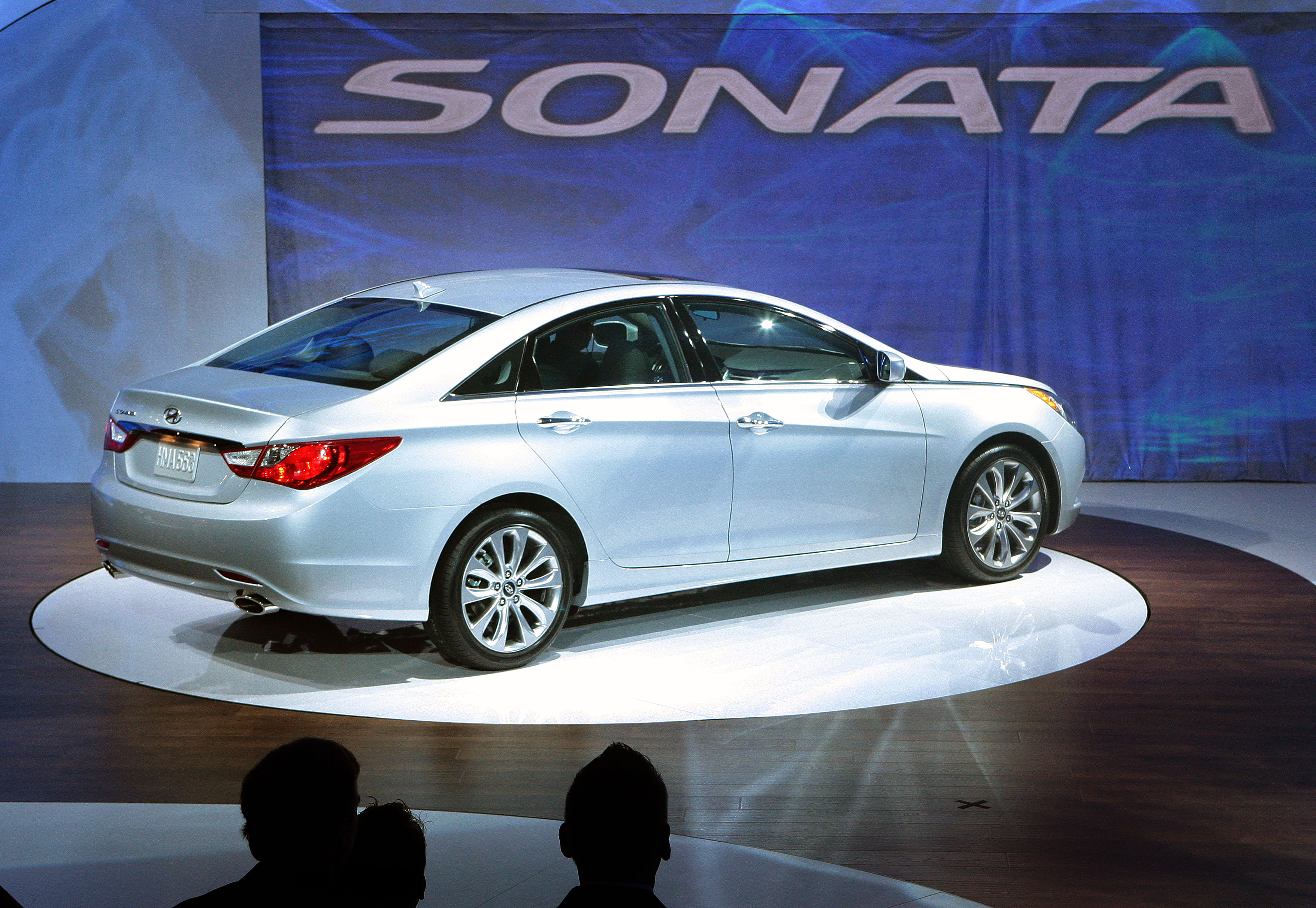 Hyundai recalls 470,000 Sonatas to fix engine problem