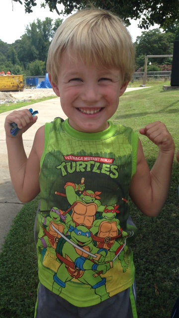Boy kicked out of restaurant for 'Ninja Turtles' shirt