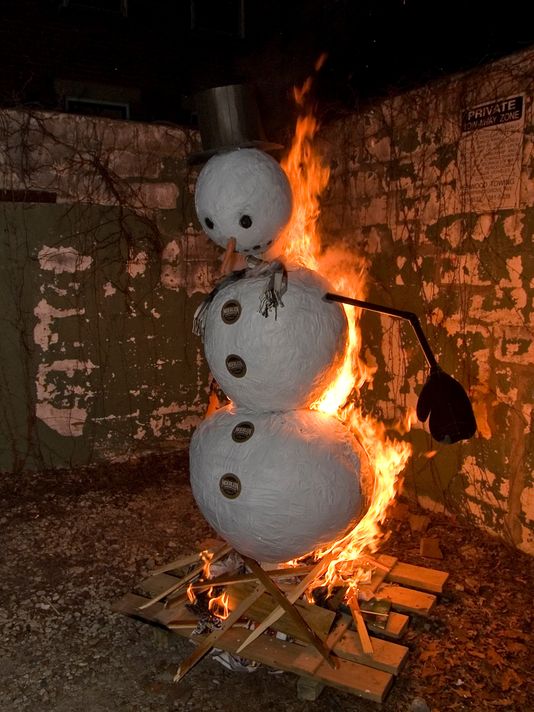 Ohio 'snowman' burned as revenge against winter