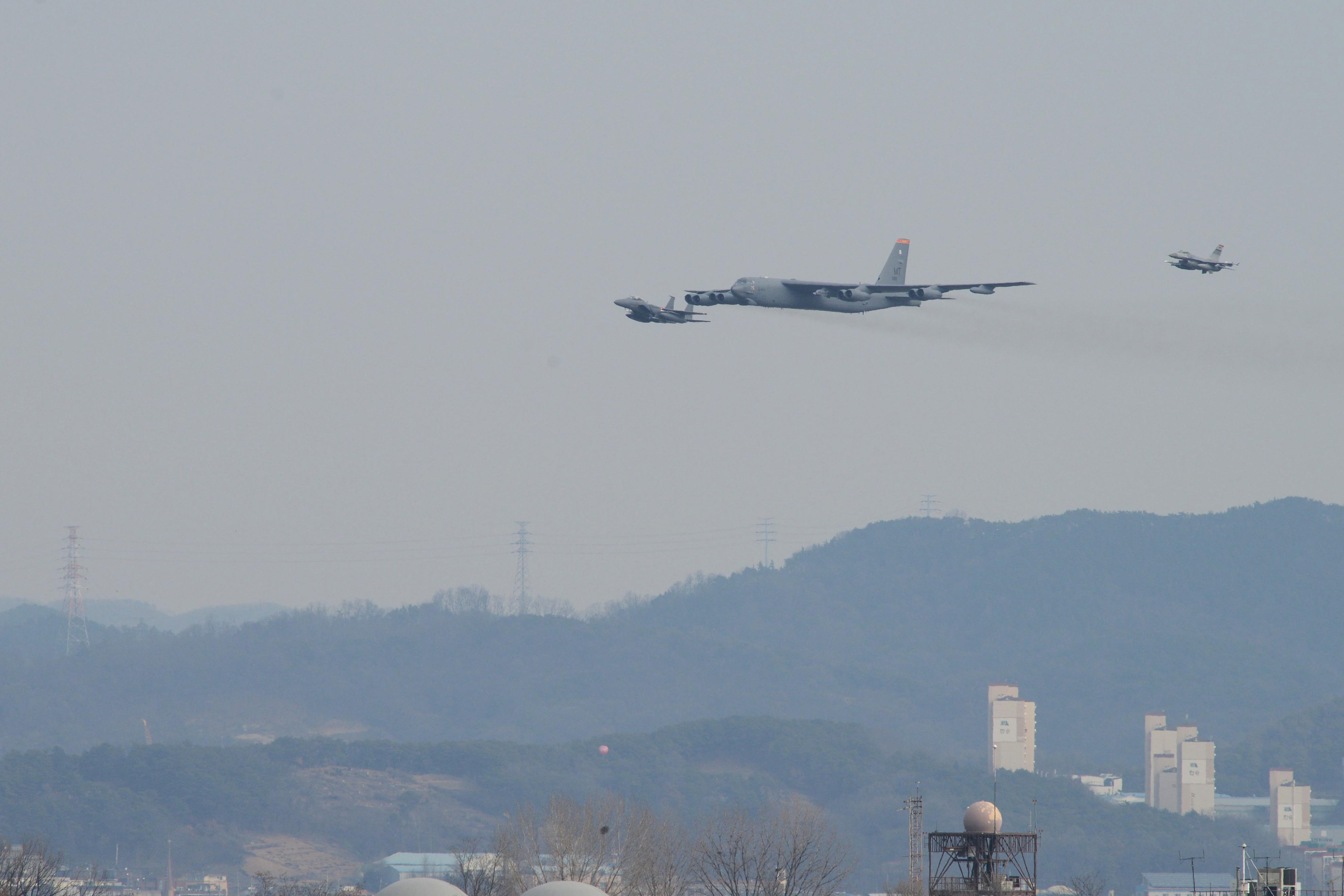 U.S. B-52 Flight Ups Ante In N.Korea Nuke Dispute | Wtsp.com