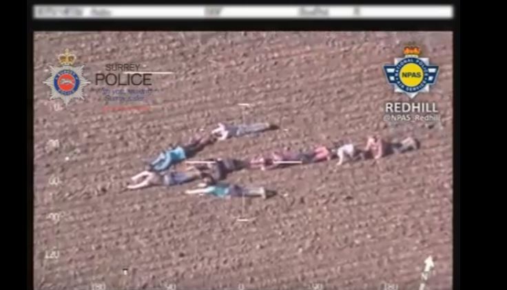 Kids make human arrow to point out nearby burglary suspects