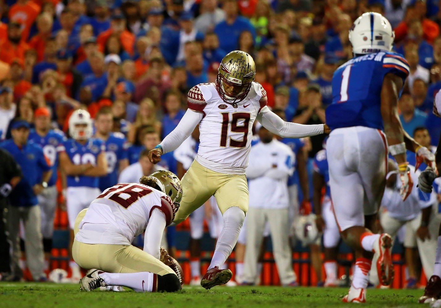 Roberto Aguayo faces stiff test to keep Bucs' placekicker job