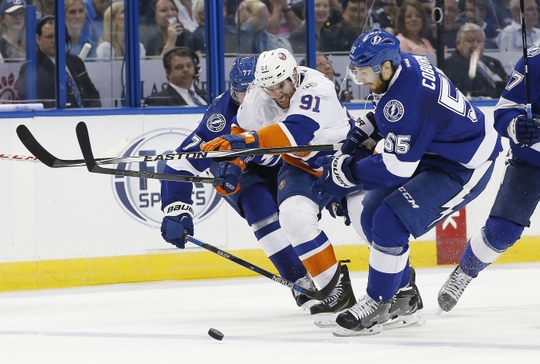 Johnson has 2 goals and assist, Lightning beat Islanders 4-1