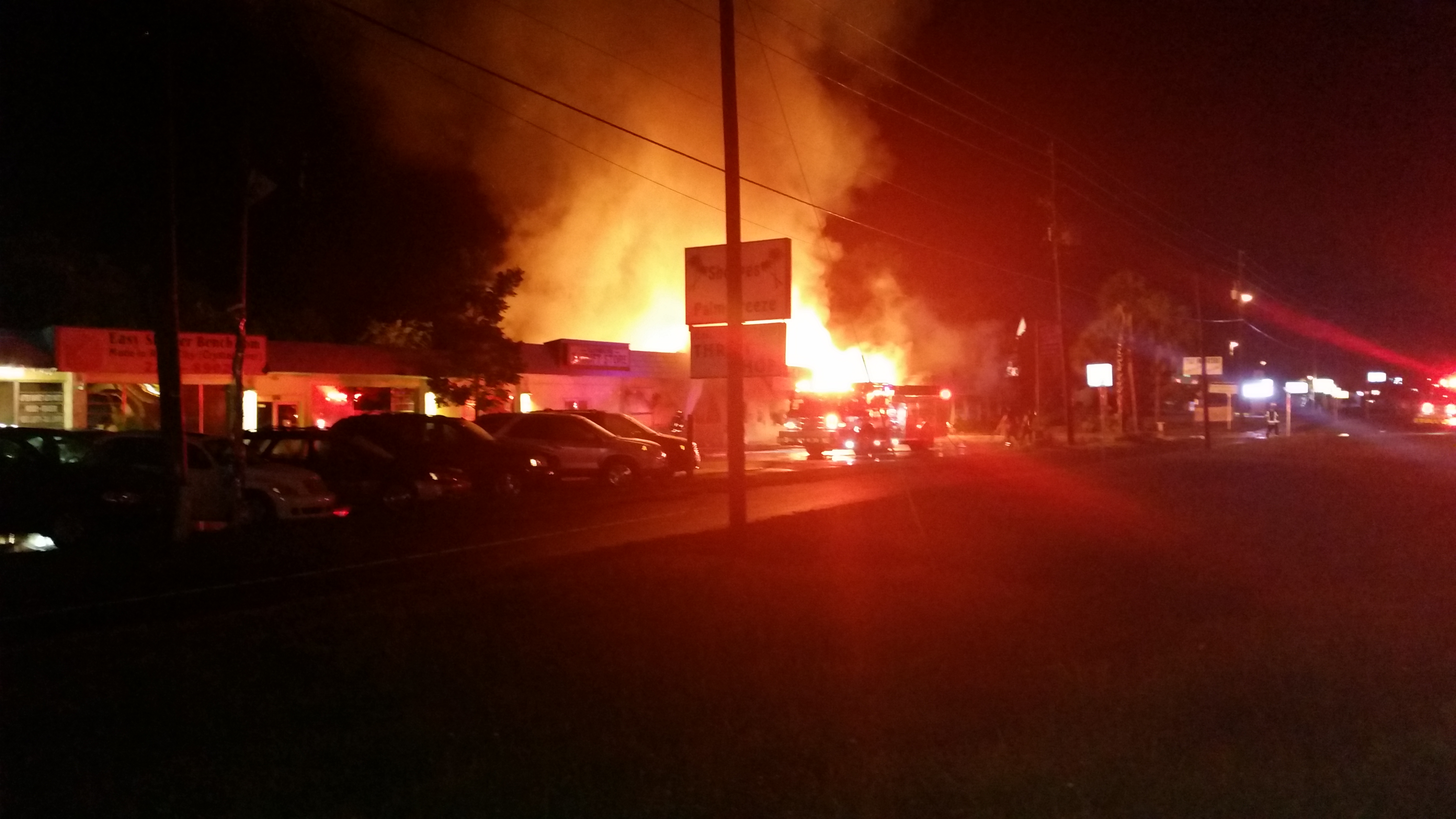 Crystal River tobacco shop goes up in flames