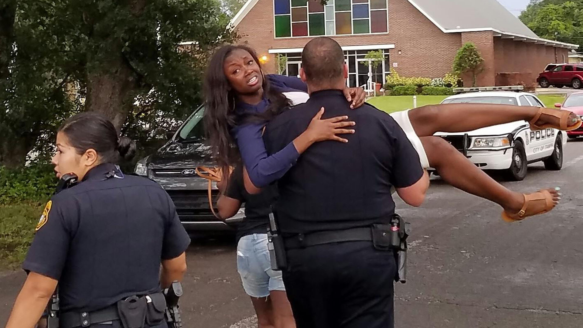 tampa-police-share-photo-of-heroic-rescue-wtsp