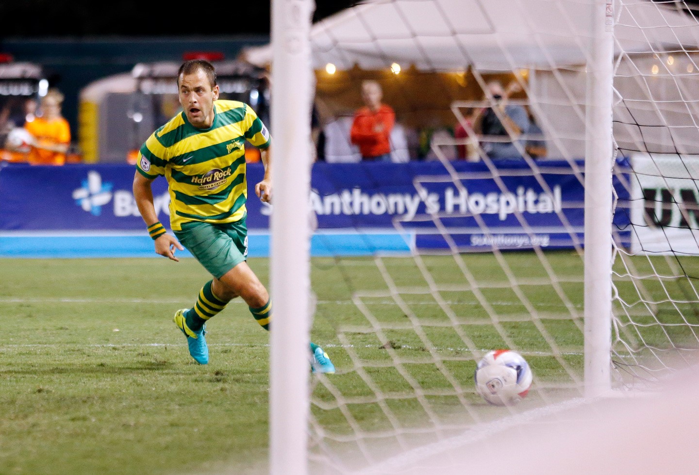 Tampa Bay Rowdies - Knotted after 45. 