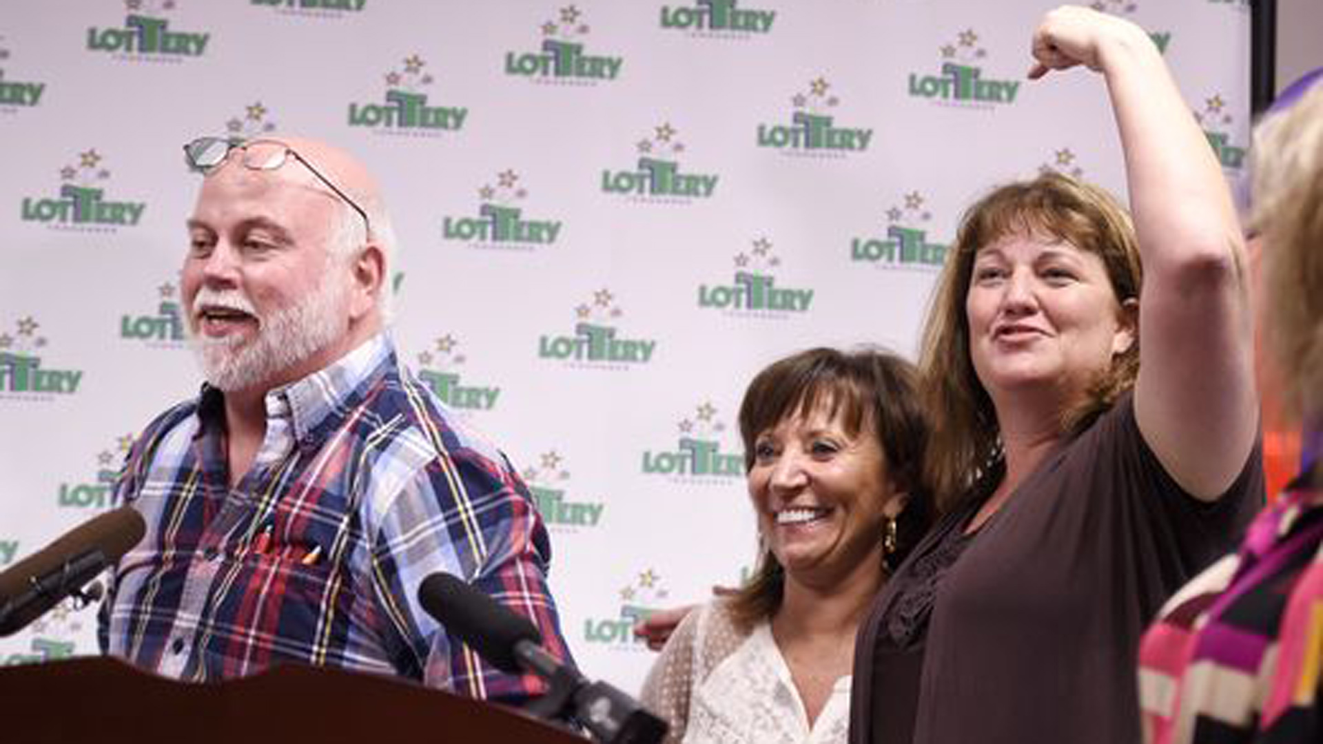 20 Tennessee coworkers to split 420M Powerball jackpot(01)