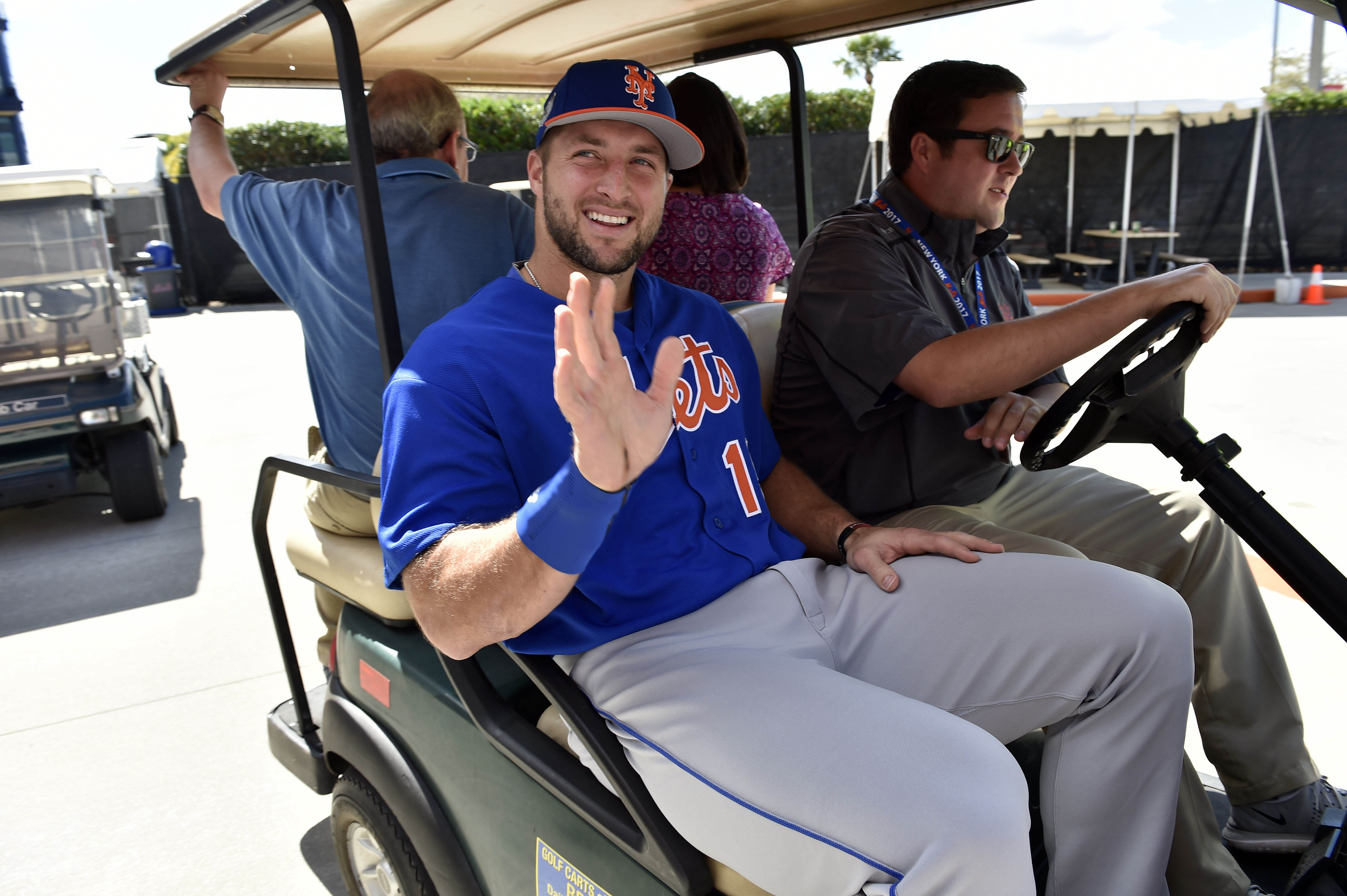 Tim Tebow gets to work at training camp: 'I'm part of the Mets family', Tim  Tebow