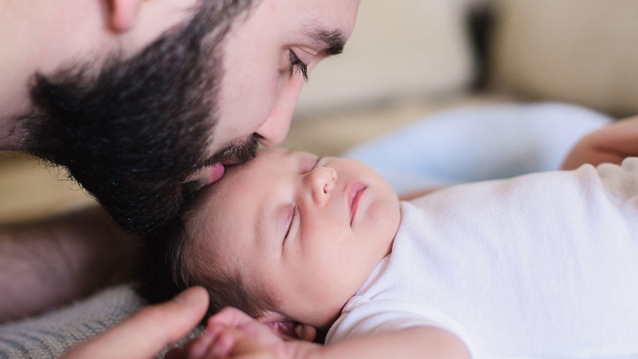 Babies who look like dad are healthier at a year old