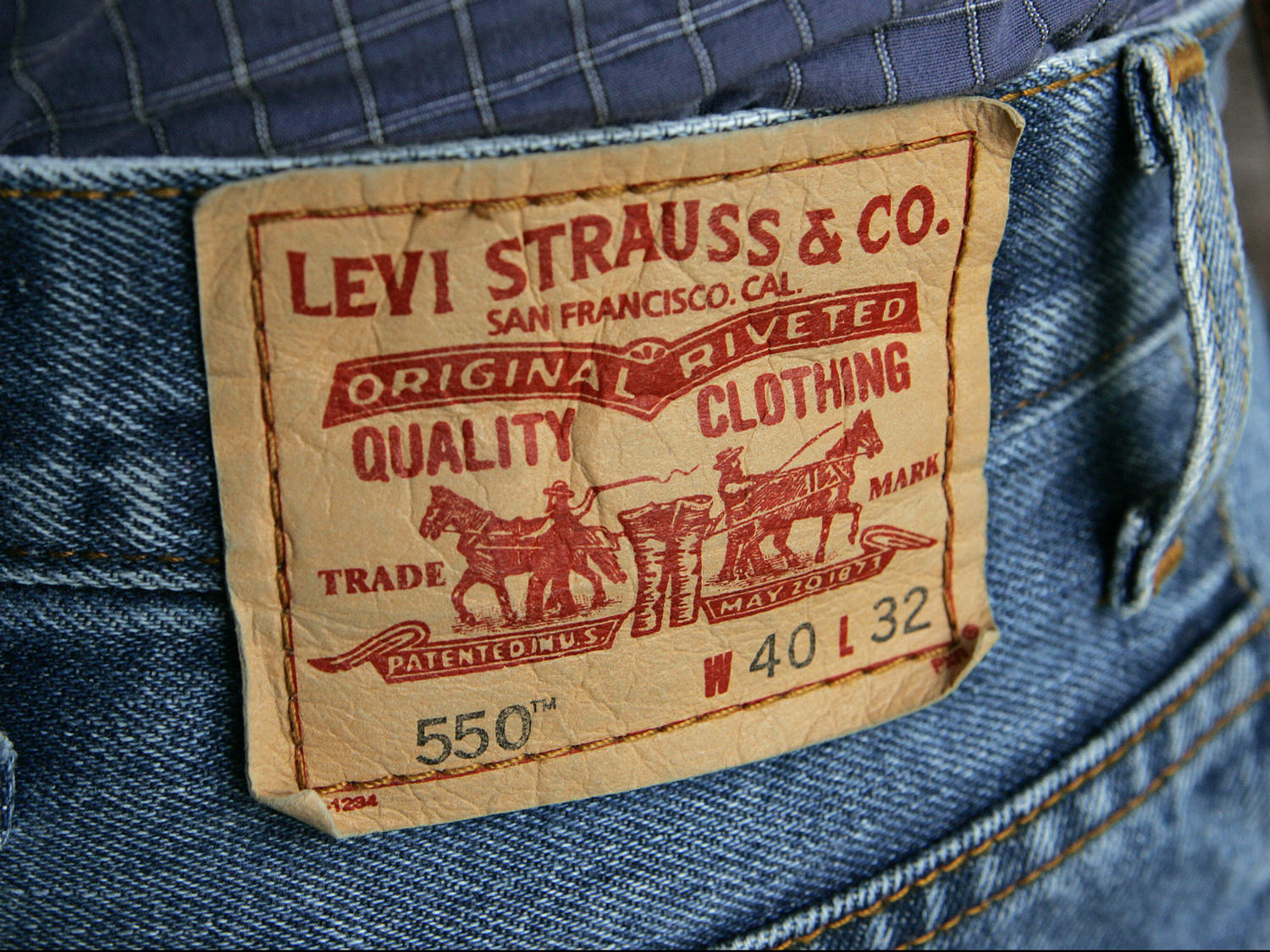 Levi CEO's jeans go unwashed for year; no 'skin disease' yet | wtsp.com