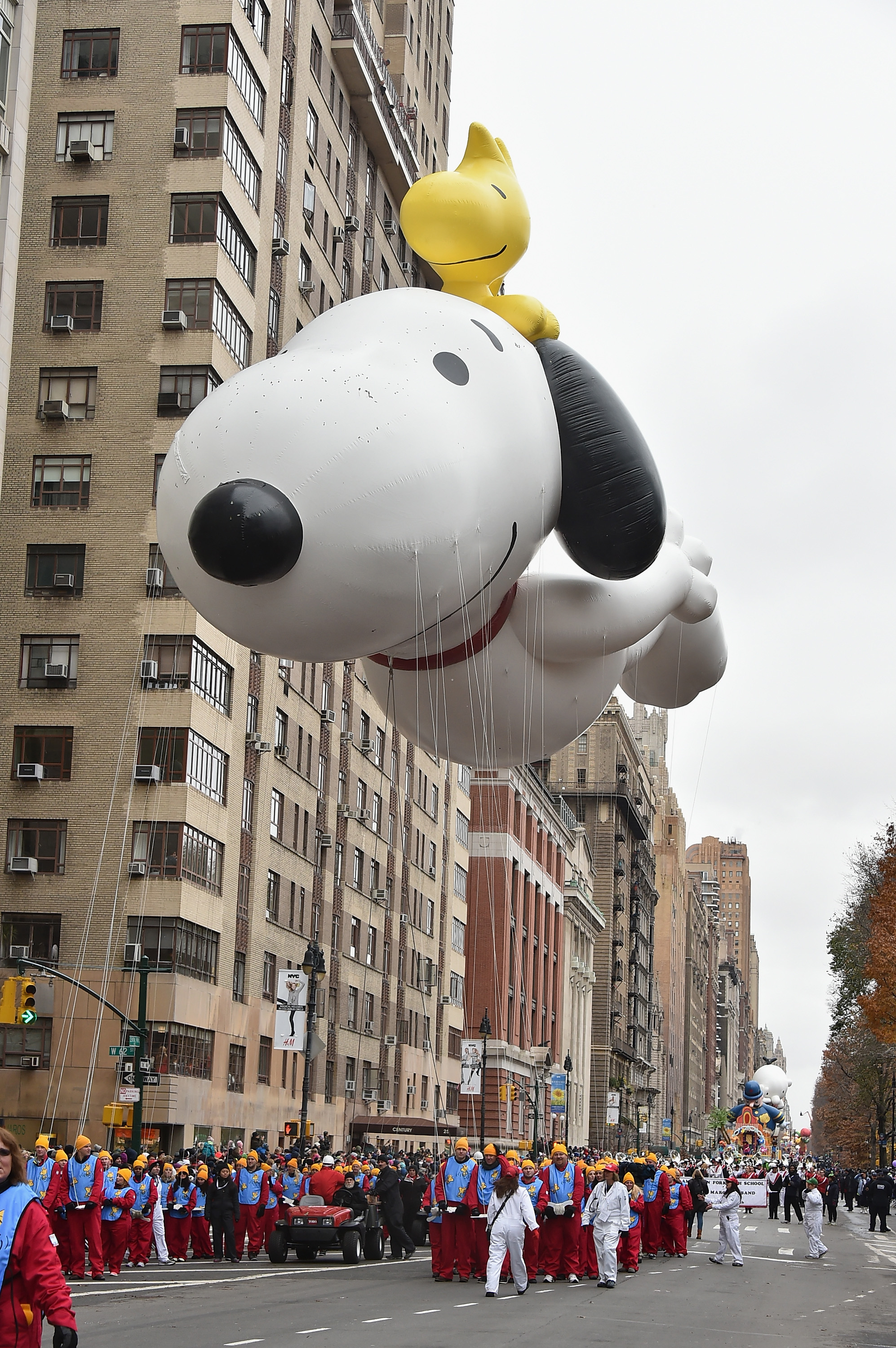 Watch: The 'Peanuts' gang soars to the big screen in the first official ...