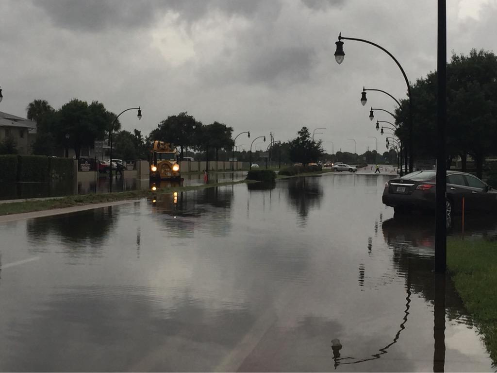 Flooding closes Gandy Bridge, Tampa roads | wtsp.com