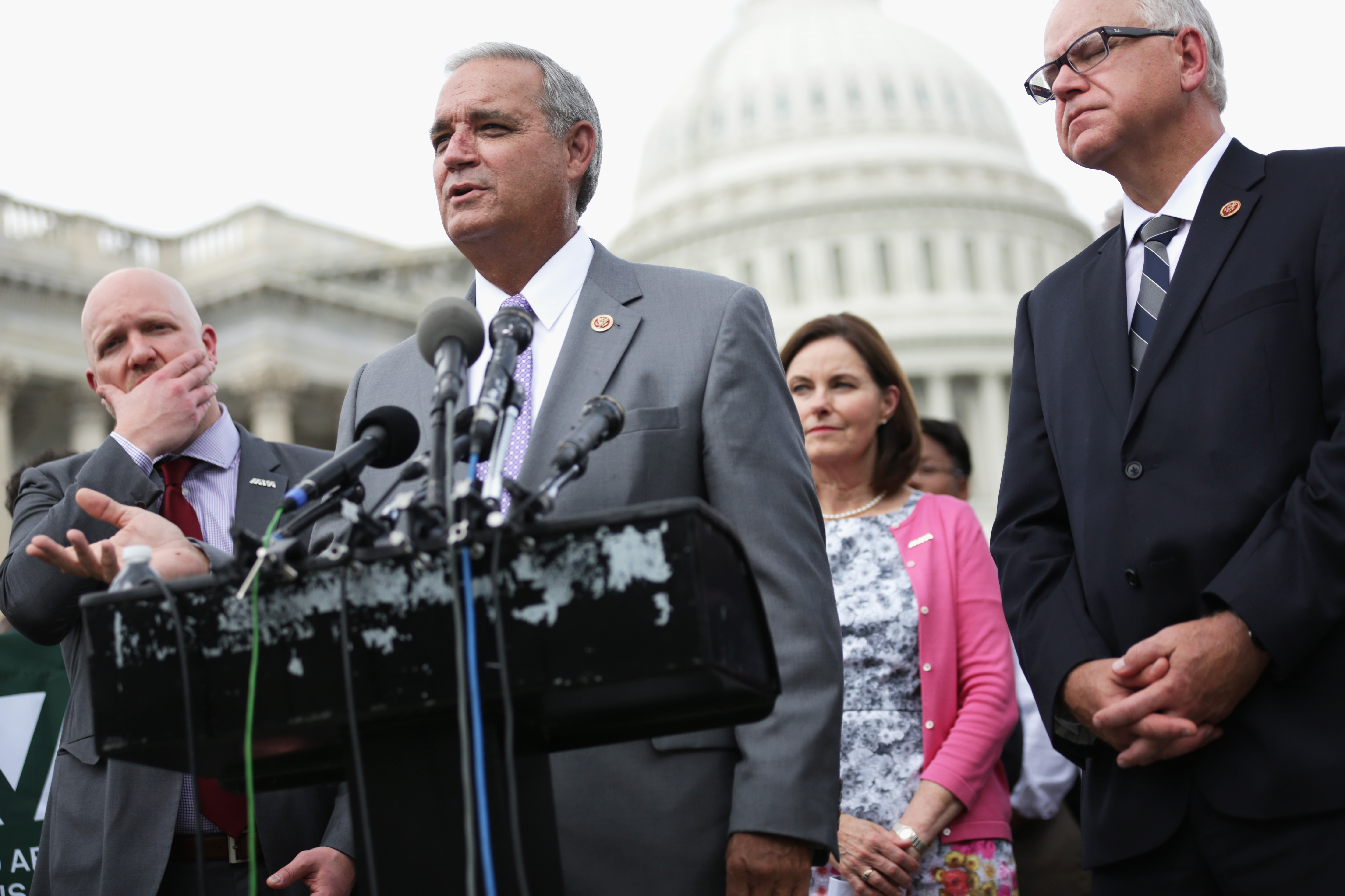 Lawmakers seek lower price for vets' care bill | wtsp.com