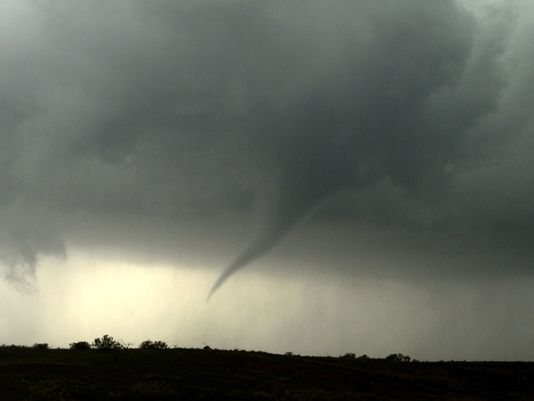 Storm chaser proposes to girlfriend near whirling tornado | 13wmaz.com