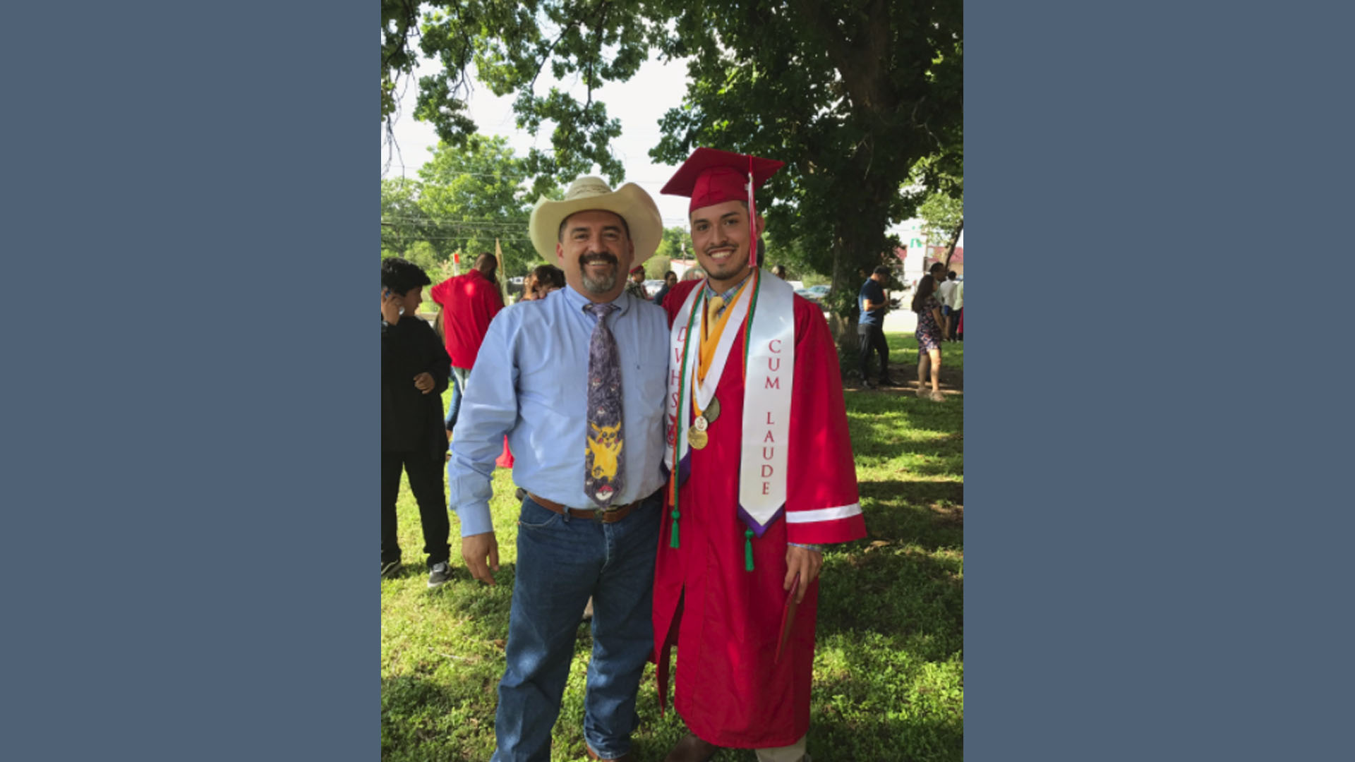 Scribe Elemental Texas dad's tie choice at son's graduation wins over the internet ...
